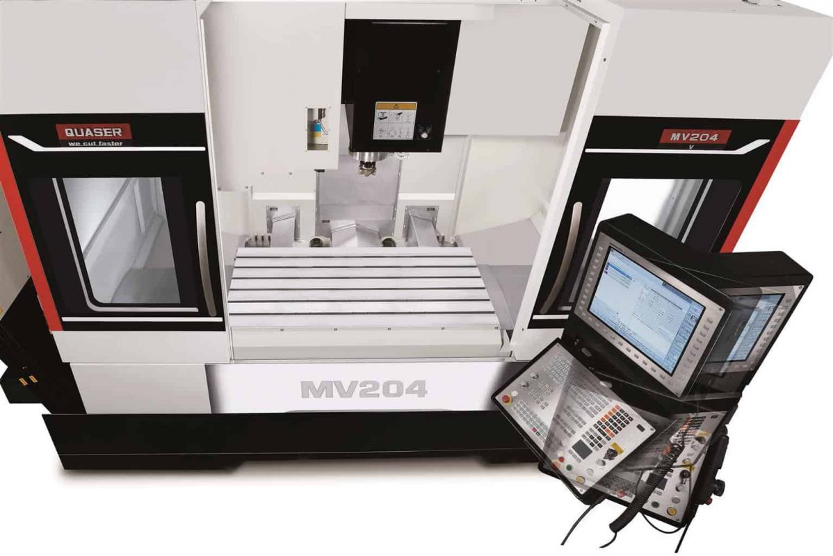 En quaser mv204 cnc-fräsmaskin med en ansluten kontrollpanel, med en stor display och knappsats.